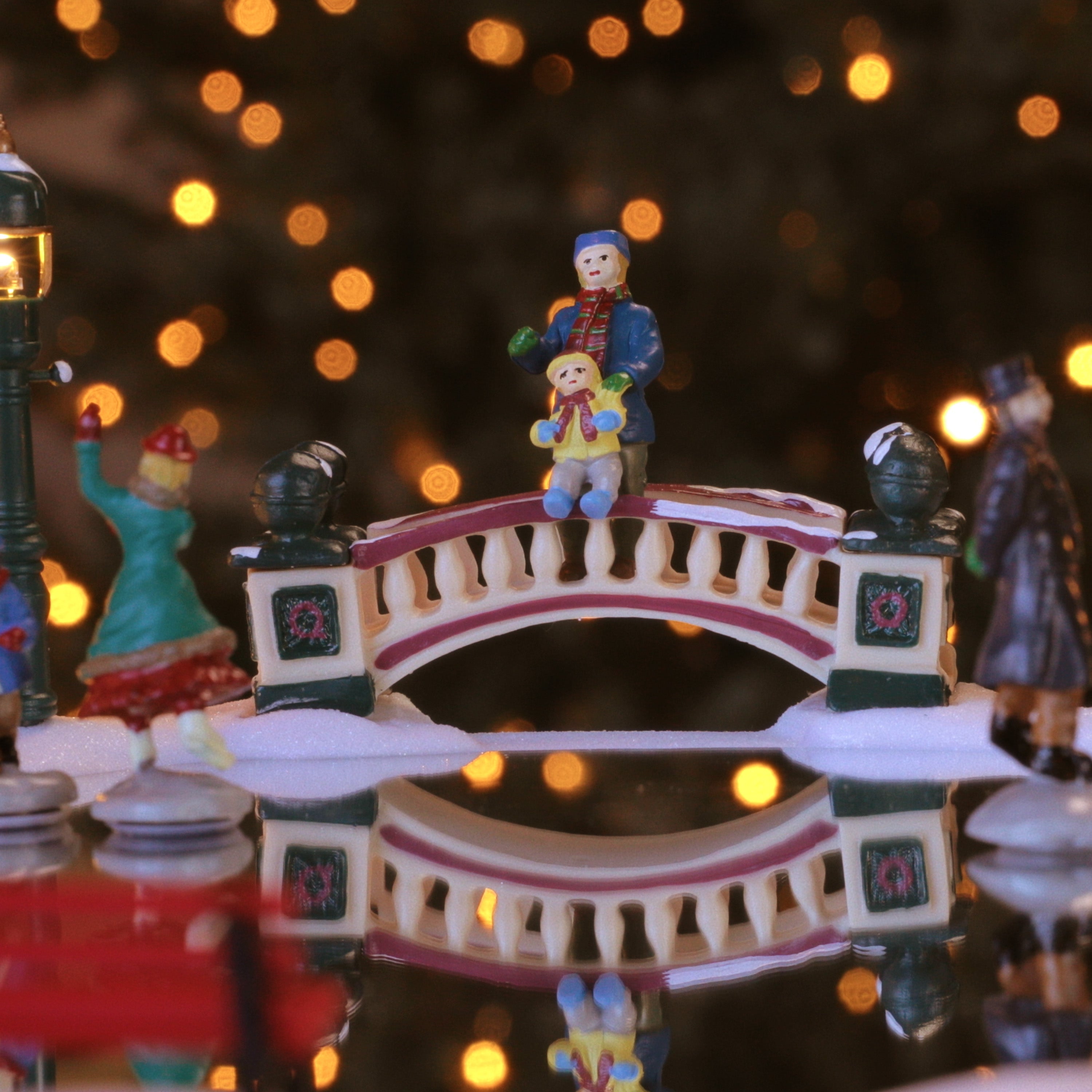 Winter Wonderland Christmas Skating Rink - Mr. Christmas
