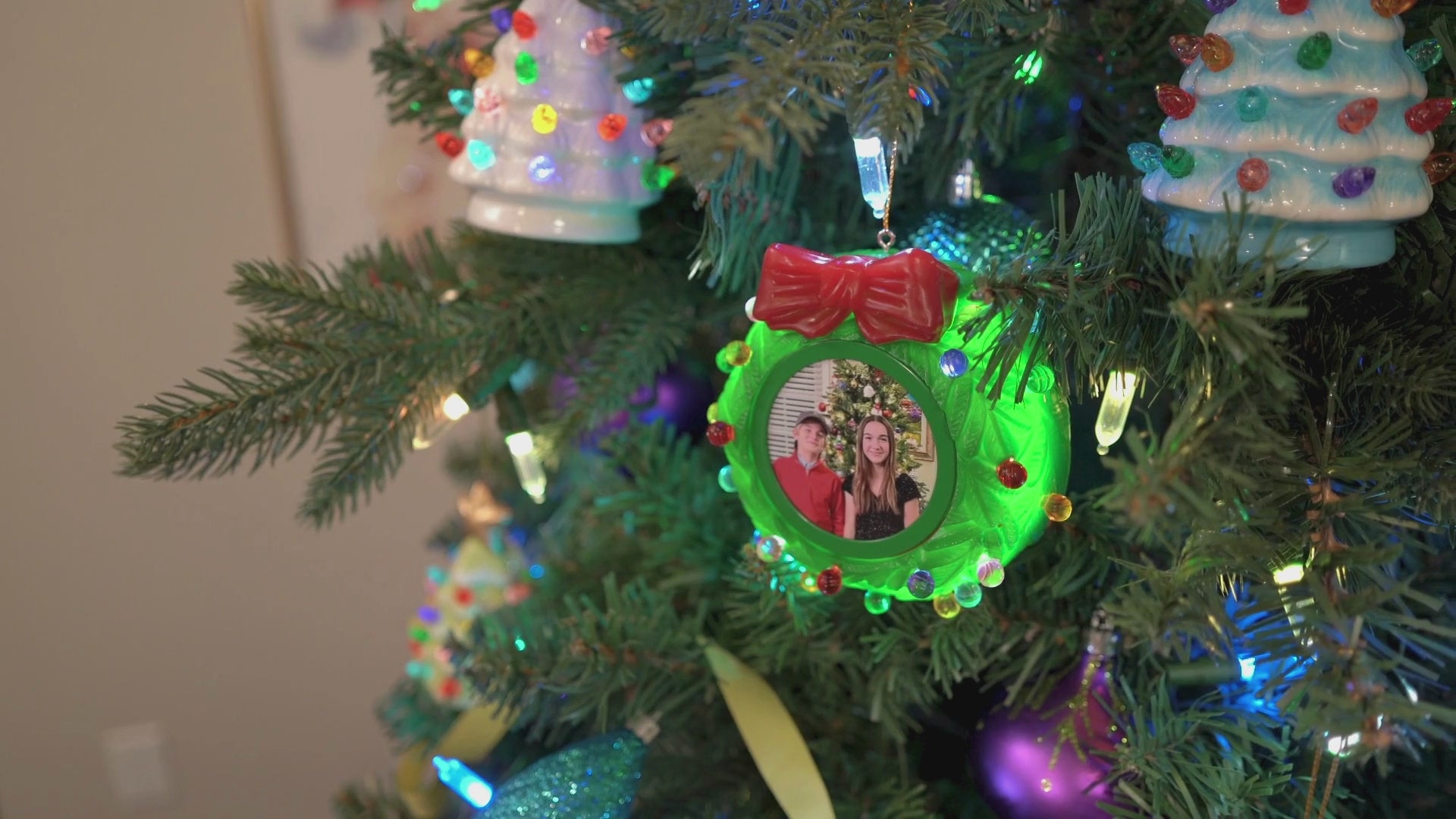Load video: 4" Recordable Wreath Ornament - Green