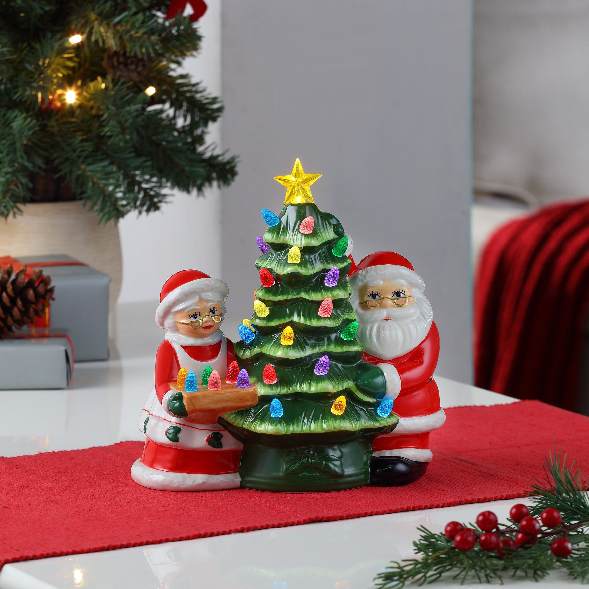 9.25" Santa & Mrs. Claus Nostalgic Ceramic Tree