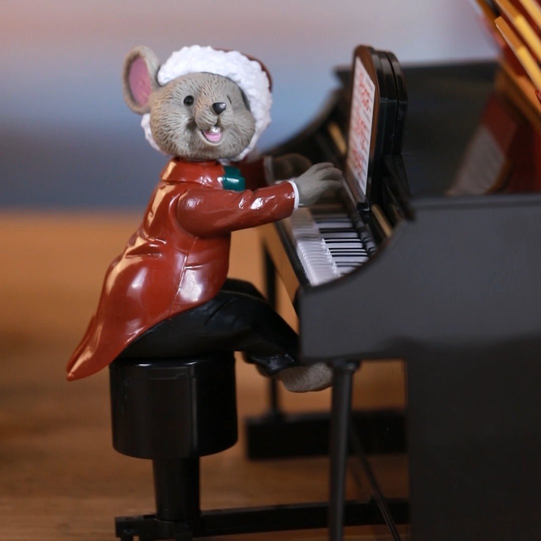 Close-up of Mr. Christmas Magical Maestro Mouse turning to face forward during animation.